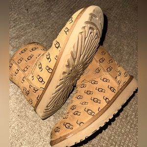 Ugg boots size 6